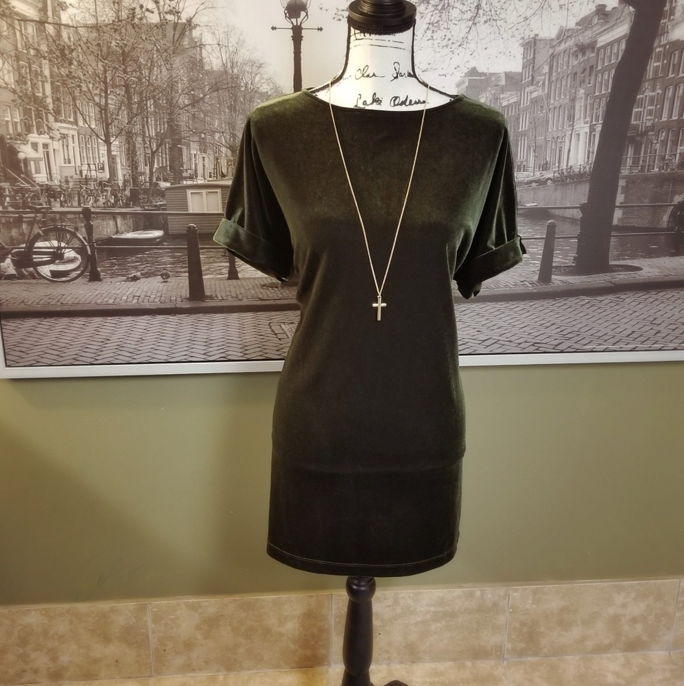 NWOT Ecoté Urban Outfitters velour green dress SZM